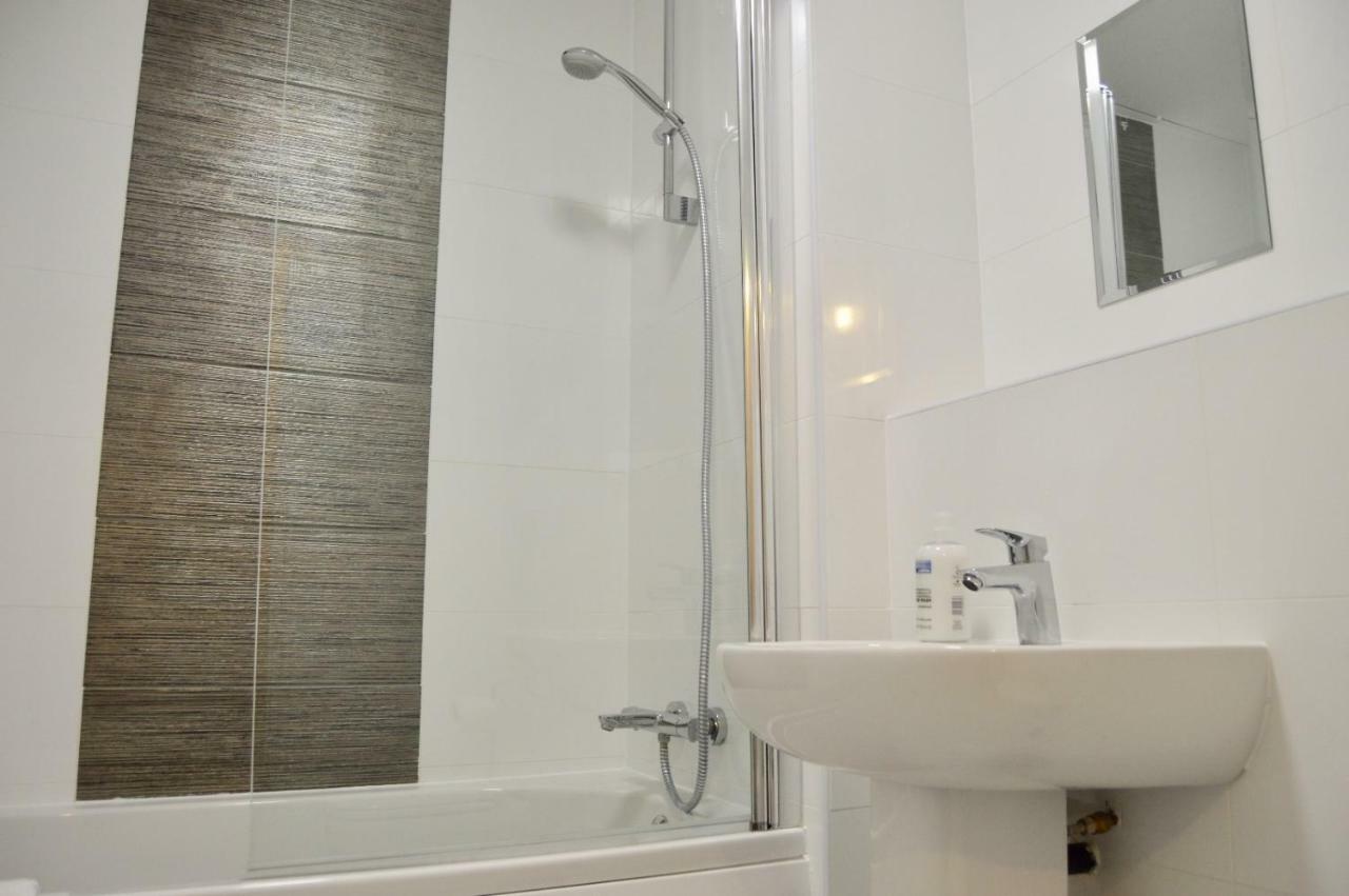 Qh31 - City Centre Location With 2 Double Bedrooms Sleeping Up To 4 People - Spacious Work Or Leisure Apartment شيفيلد المظهر الخارجي الصورة
